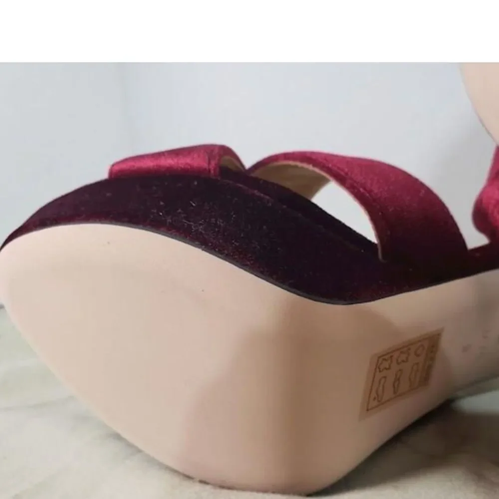Raye Scarlet Velver Heels - Size 8 - New with Box